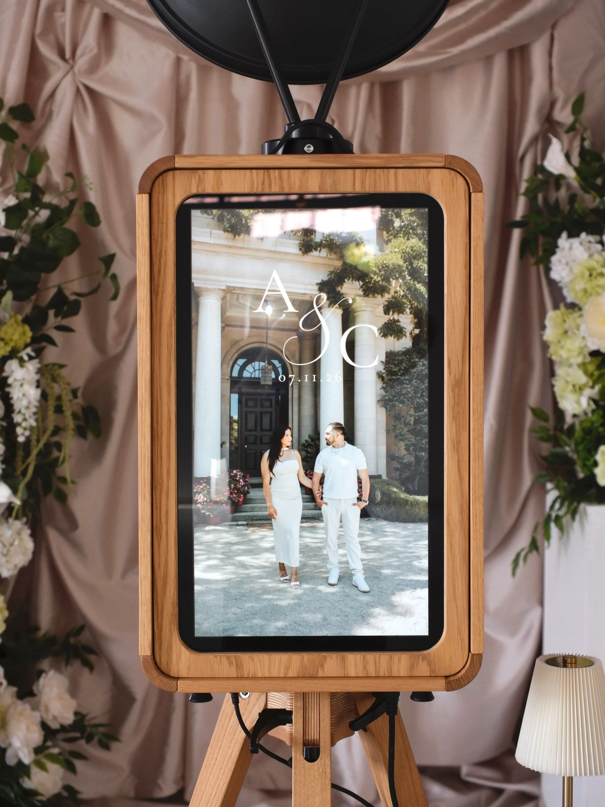 Beautiful moments from A&amp;C&rsquo;s wedding day!💍🥂Every detail was thoughtfully curated to tell their story and we are so honored to have been a part of it✨🤍

#photobooth #weddingphotobooth #weddinginspo #photoboothrental #wedding