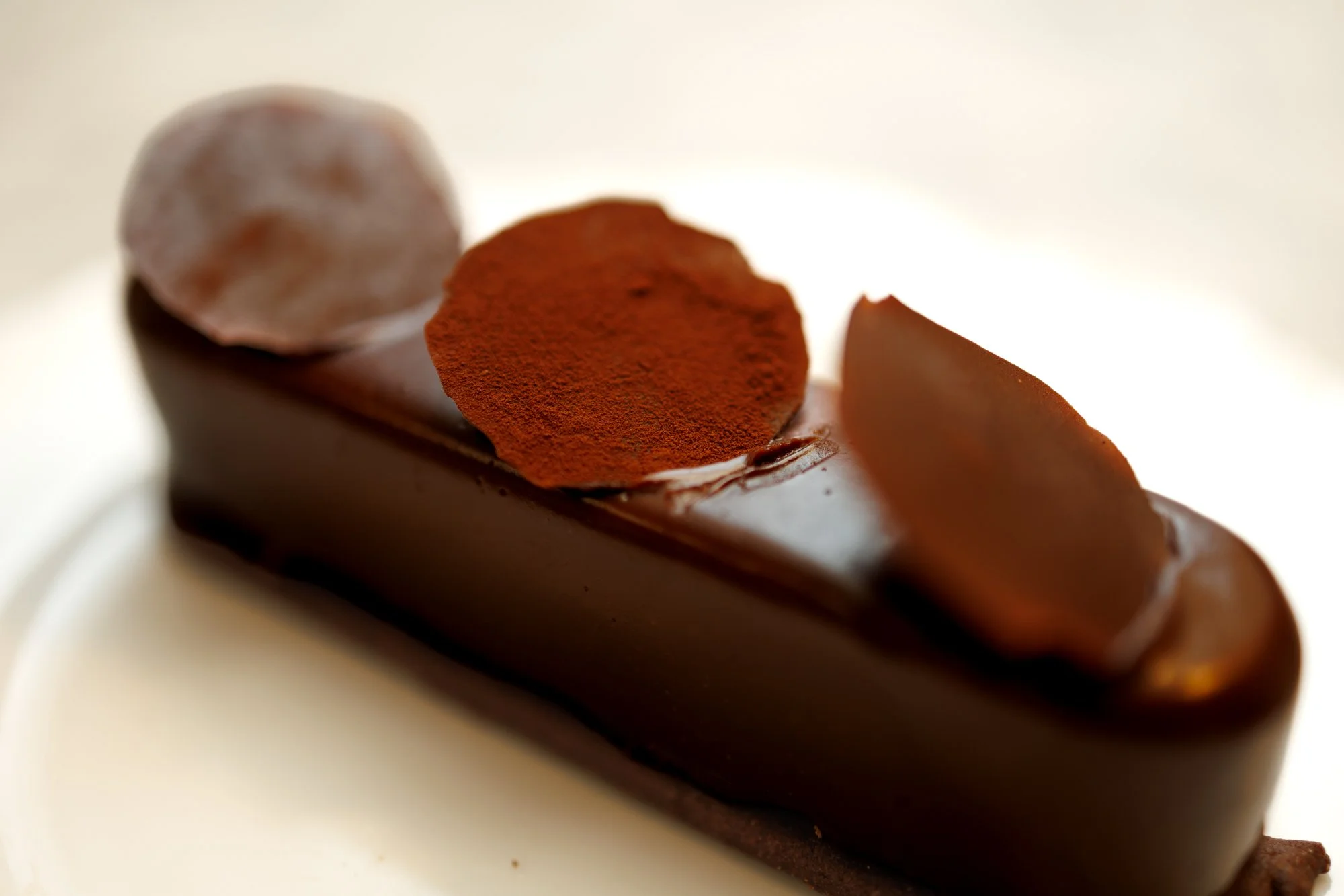 Entremet chocolat noir et poivre de Sichuan à la pâtisserie Chez Apolline à Montpellier