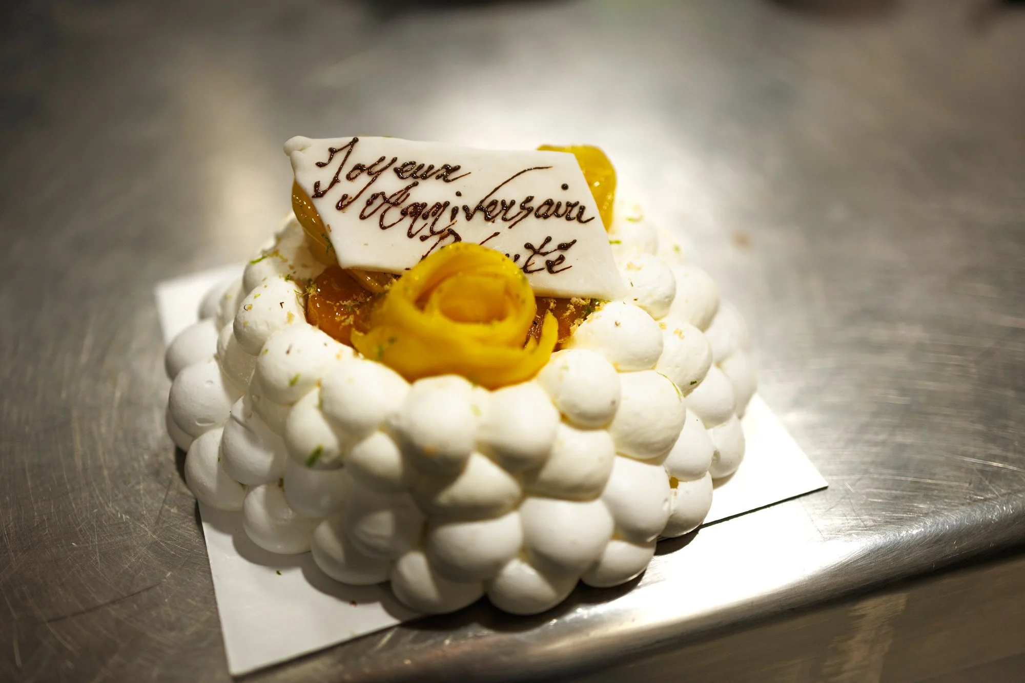 Pavlova 4 personnes commander Chez Apolline à Montpellier pour un anniversaire