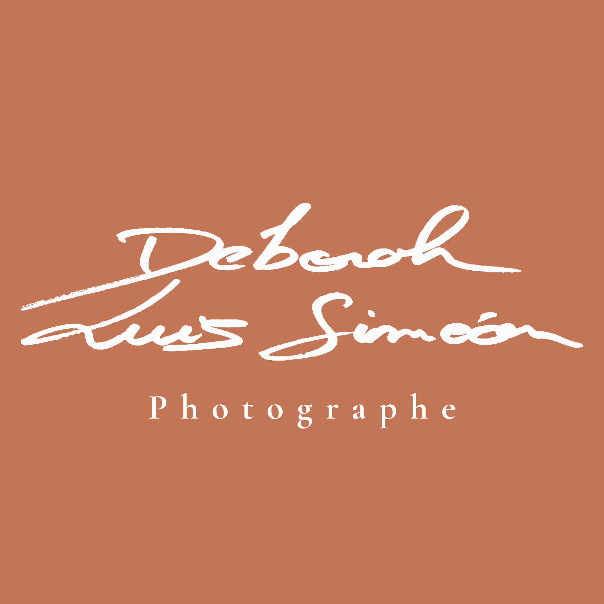 Logo de la photographe Déborah Luis Siméon avec qui la pâtisserie Chez Apolline travaille