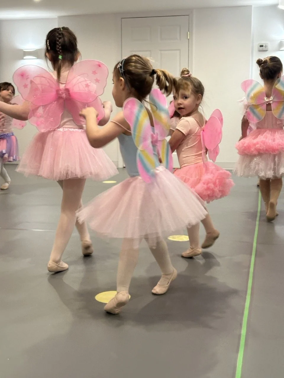 What Kind of Ballet Technique Do Young Dancers Learn at Petite Ballet?