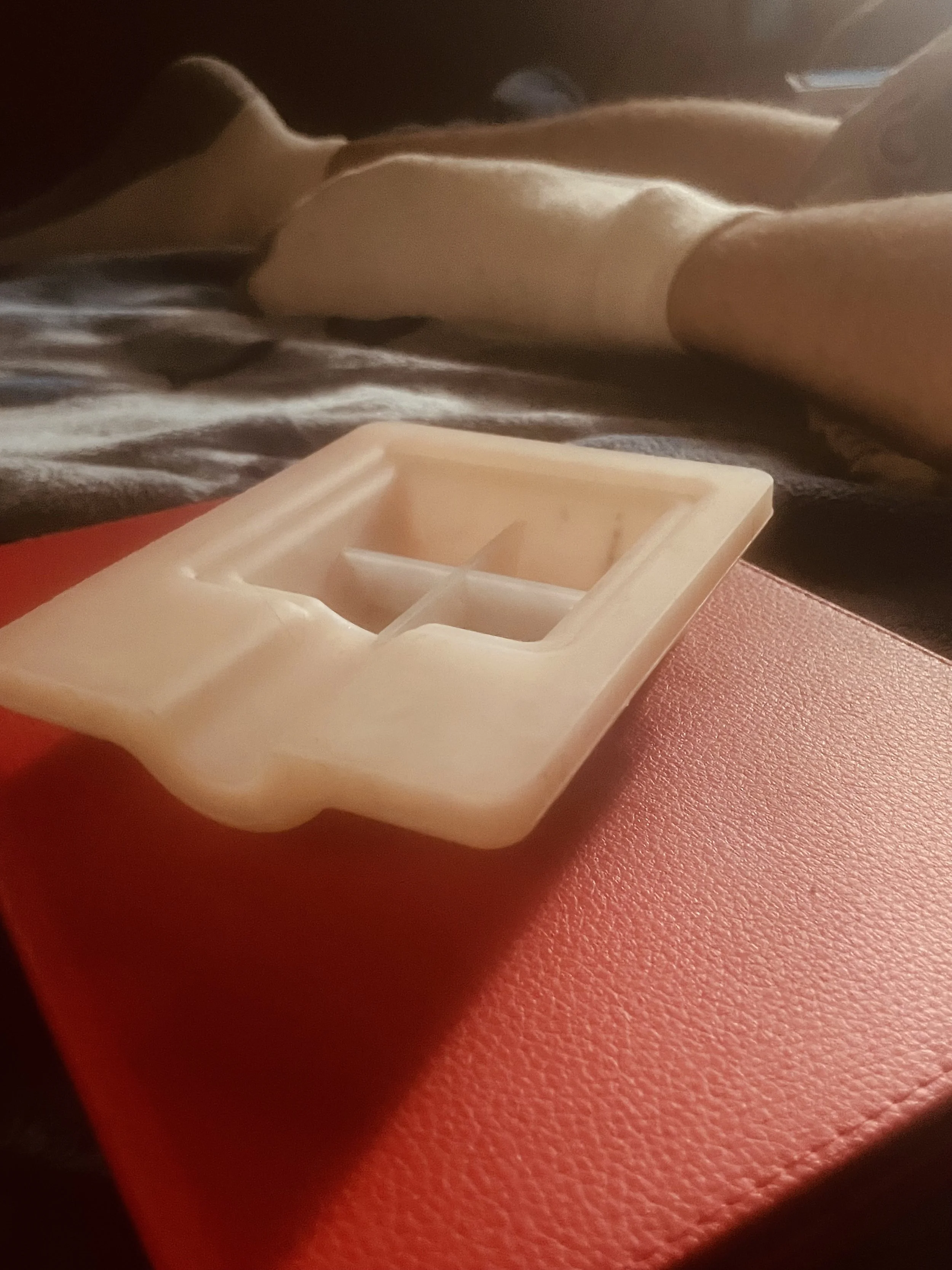 The high gloss cement poured wide mouth ash tray