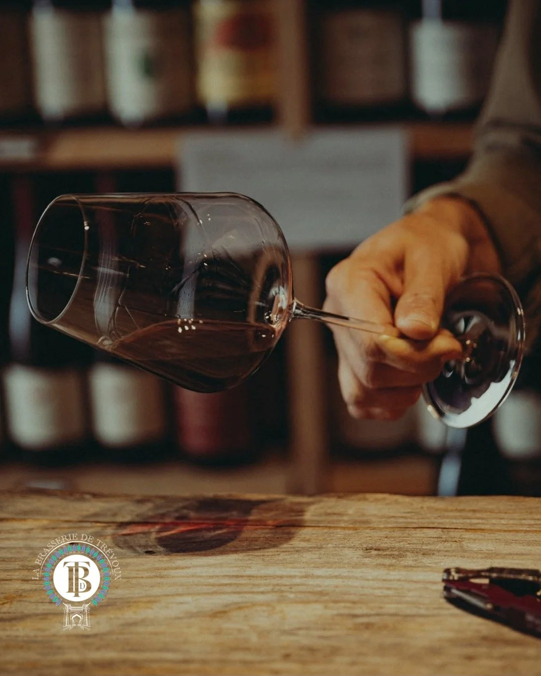 Des vins de la vall&eacute;e du Rh&ocirc;ne, de Bourgogne, du Beaujolais et de la Loire : &agrave; la Brasserie de Tr&eacute;voux, la carte des vins fait la part belle aux vignobles voisins, et elle a &eacute;t&eacute; pens&eacute;e pour accompagner 