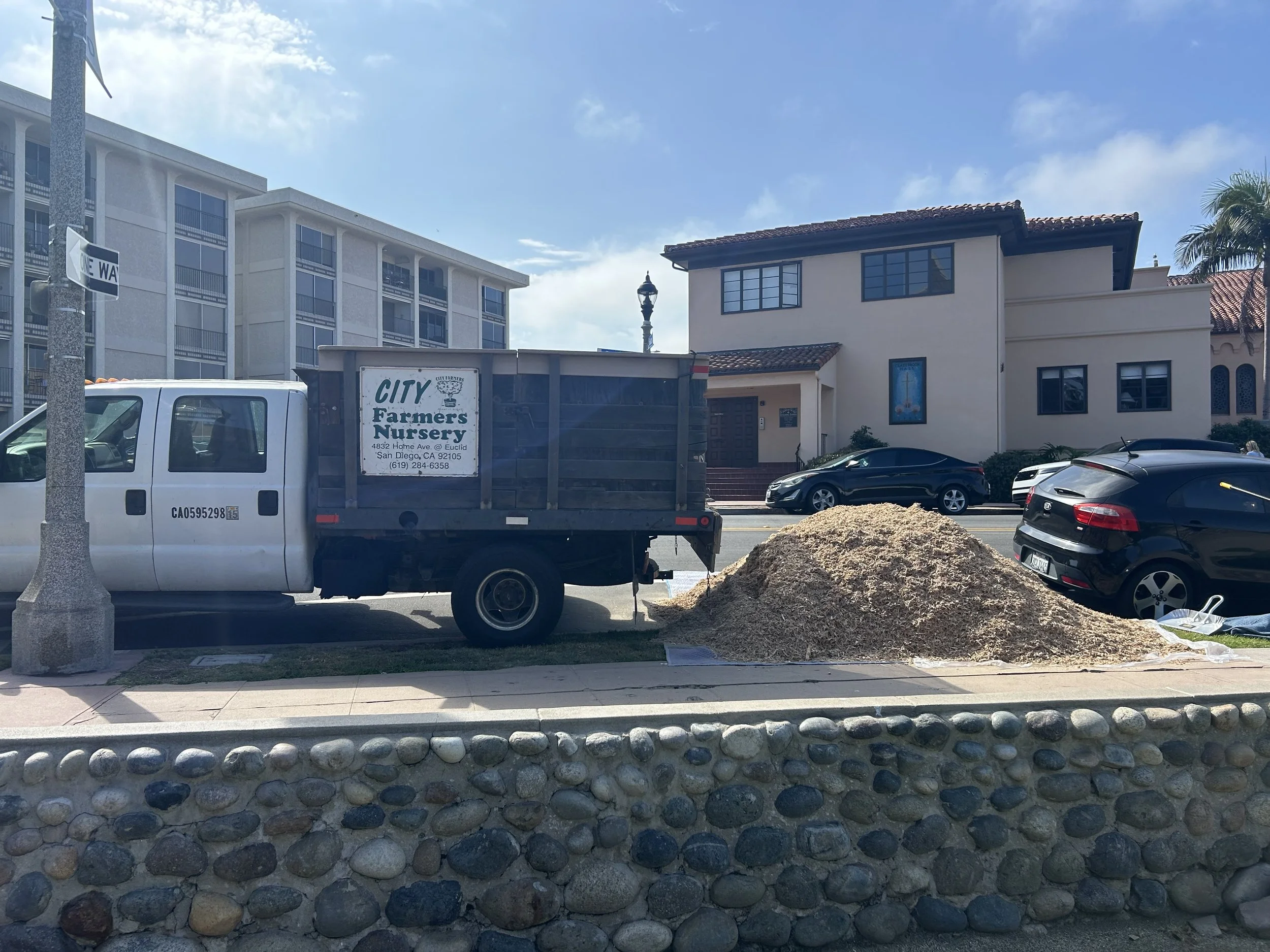 City Farmers Nursery mulch delivery!