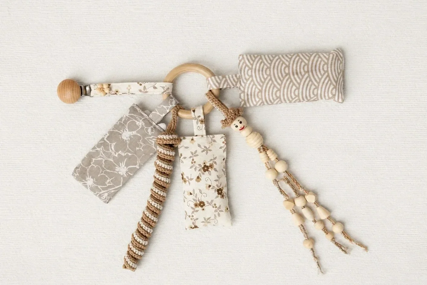 atelier-maruska-sensorikring-nestelring-beige-braun.webp