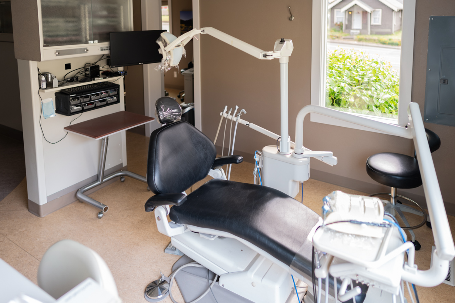 ## Family-Friendly Dentistry in Tacoma, WA
From children experiencing their first dental visits to adults maintaining their lifelong oral health, Solutions Dental provides a welcoming environment for the whole family. Our Tacoma dental office is des