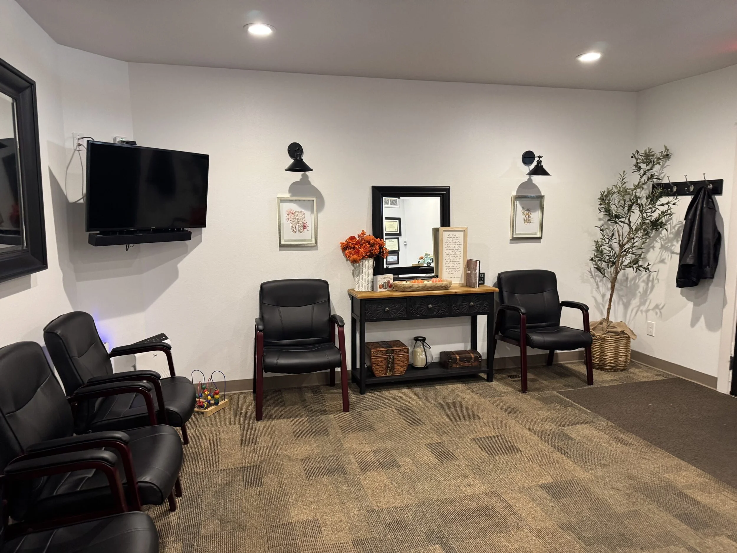 ## A Comfortable Dental Office in Tacoma, WA
At Solutions Dental, we’ve created a welcoming environment where patients can feel comfortable from the moment they walk through the door. Our Tacoma, WA dental office combines a friendly atmosphere with 