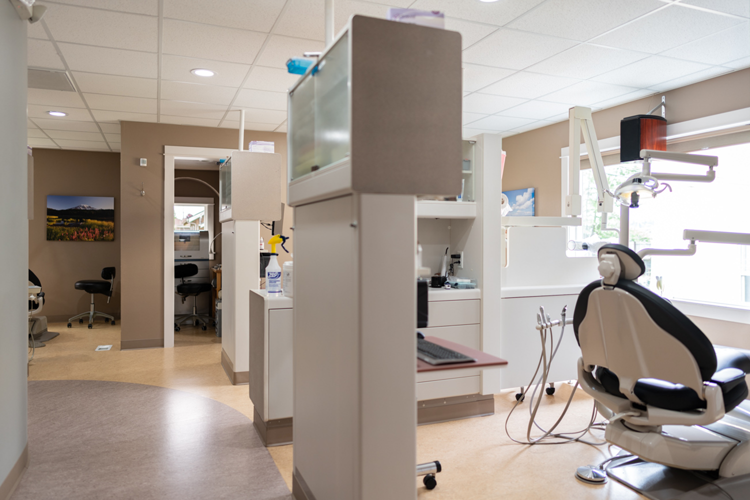 ## Advanced Dental Technology Under One Roof
Solutions Dental combines compassionate care with modern dental technology to give patients access to convenient treatment in one location. Our Tacoma, WA dental office offers advanced solutions designed 
