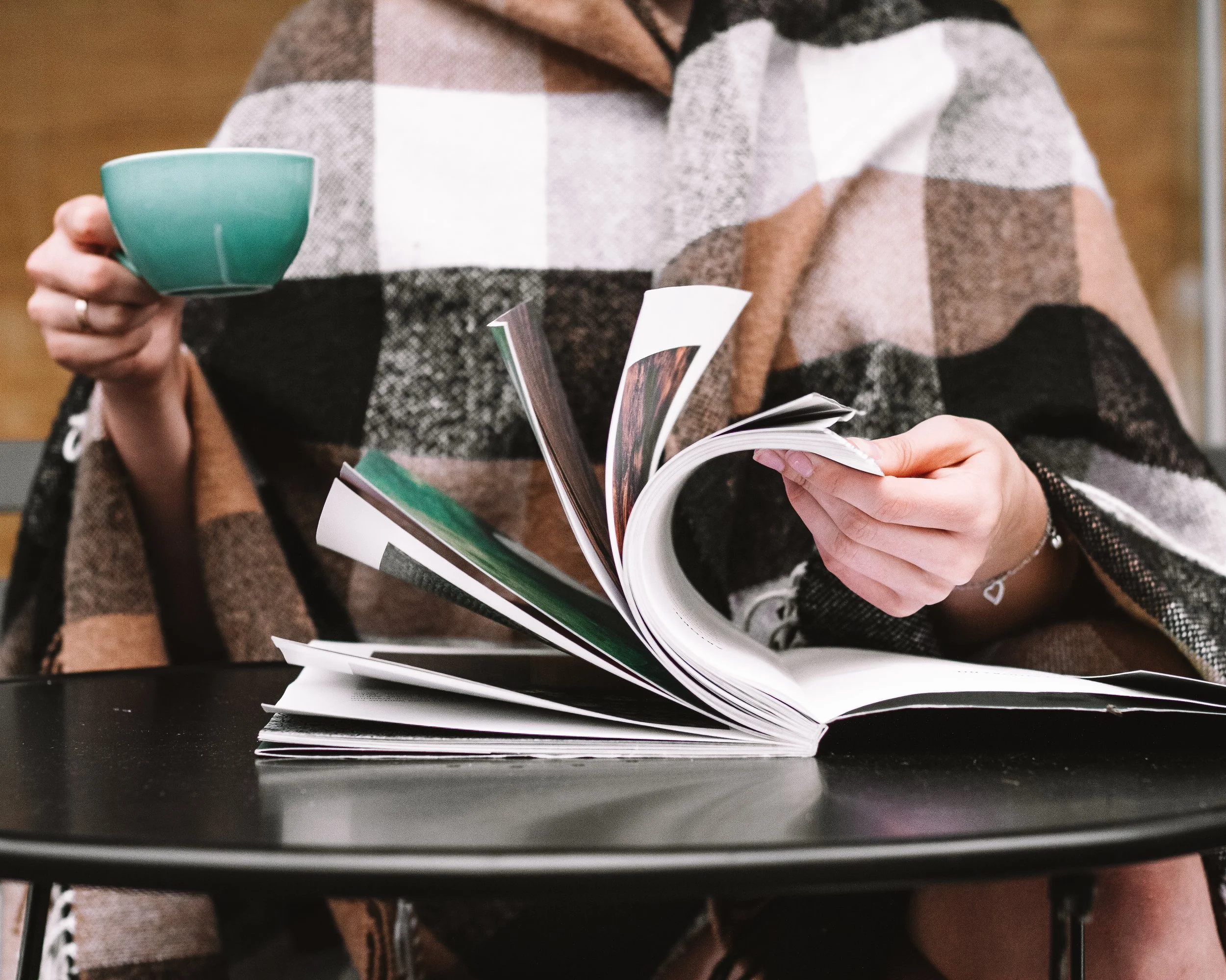 Women reading magazine
