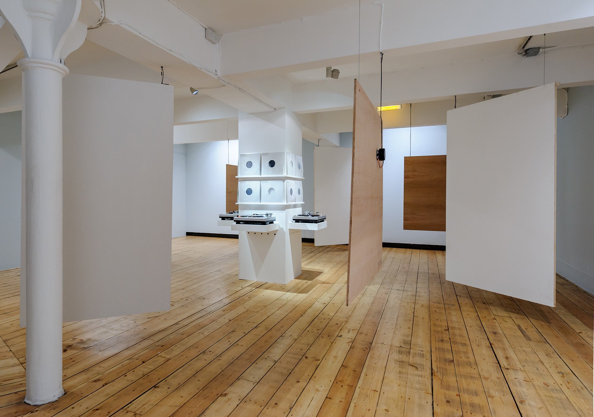 02_Andy_Graydon_Untitled_Plate_Tectonics_installation_view.jpg