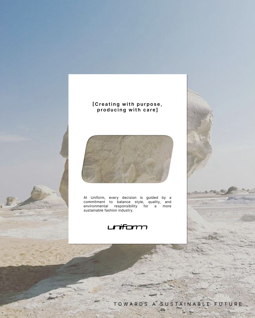 Un visuel promotionnel avec un paysage désertique en arrière-plan, une boîte blanche avec texte en anglais et français, et le logo "uniform" en bas.