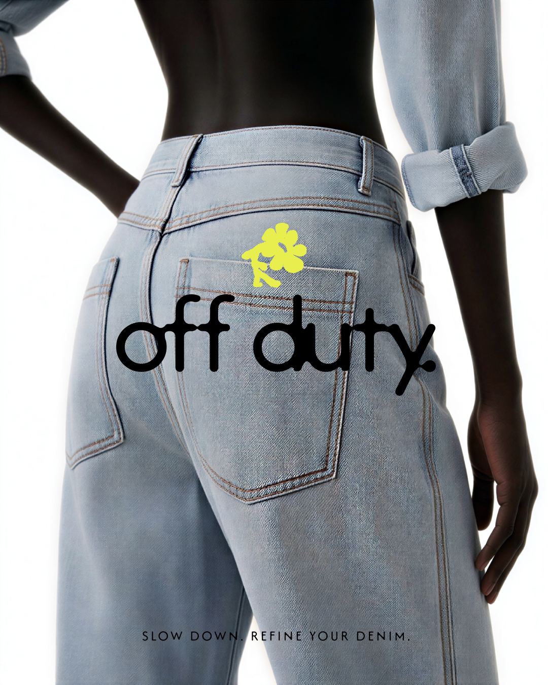 Mannequin portant un jean bleu clair avec le texte "off duty" et un dessin de fleur jaune sur la poche arrière, avec la phrase "Slow down. Refine your denim" en bas. La mannequin porte une chemise avec les manches roulées.