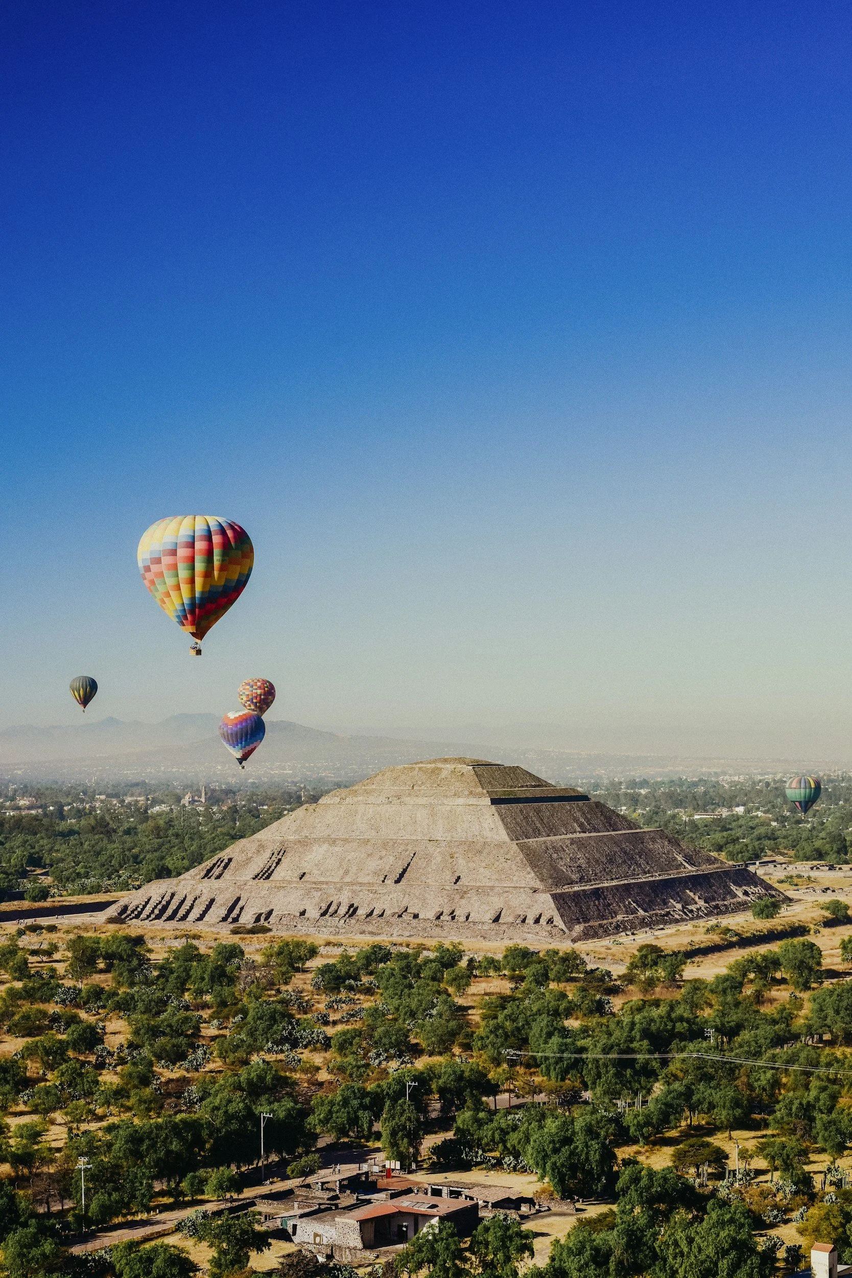 Hot air balloons over Teotihuacán