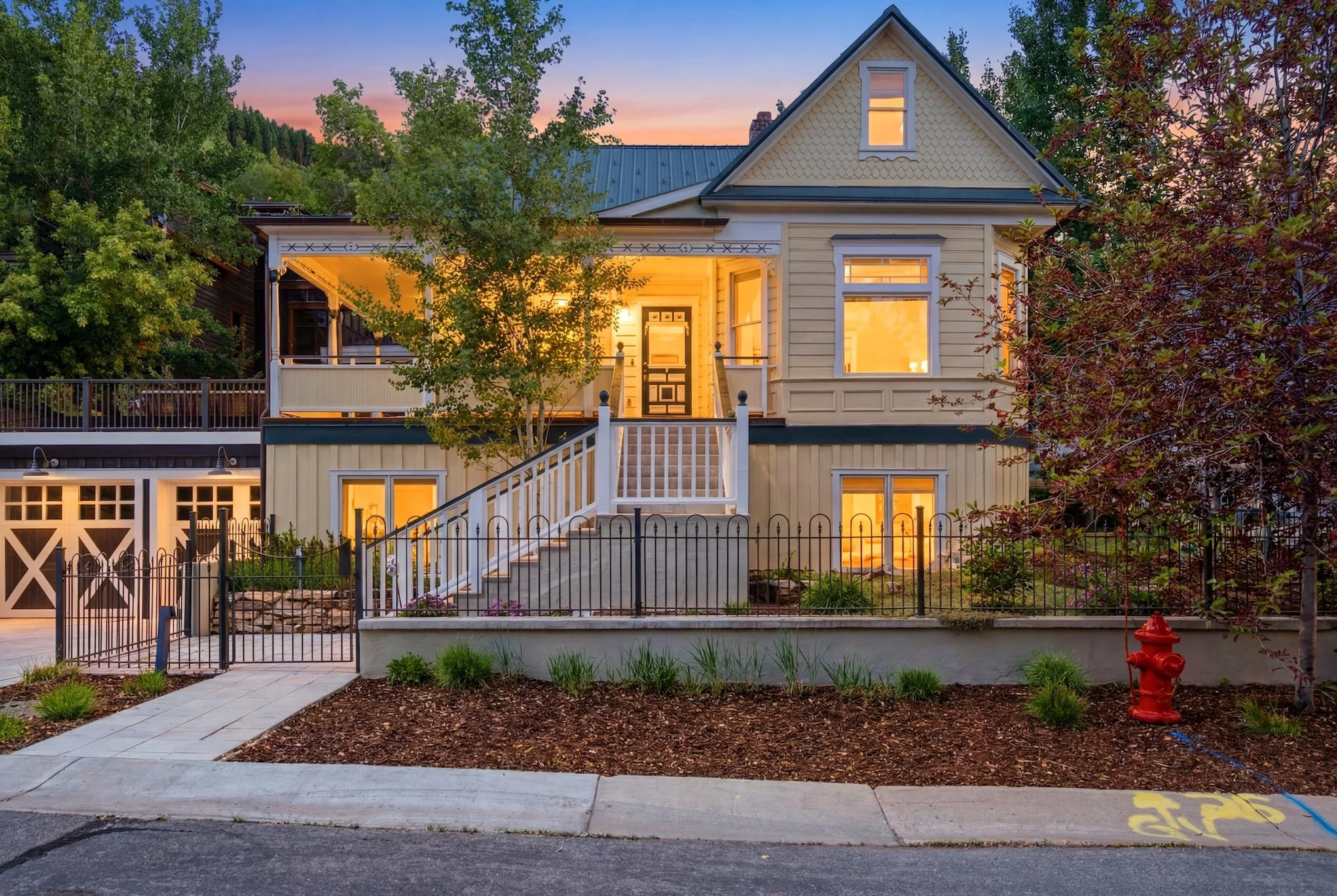 64 - 733 Woodside.jpg