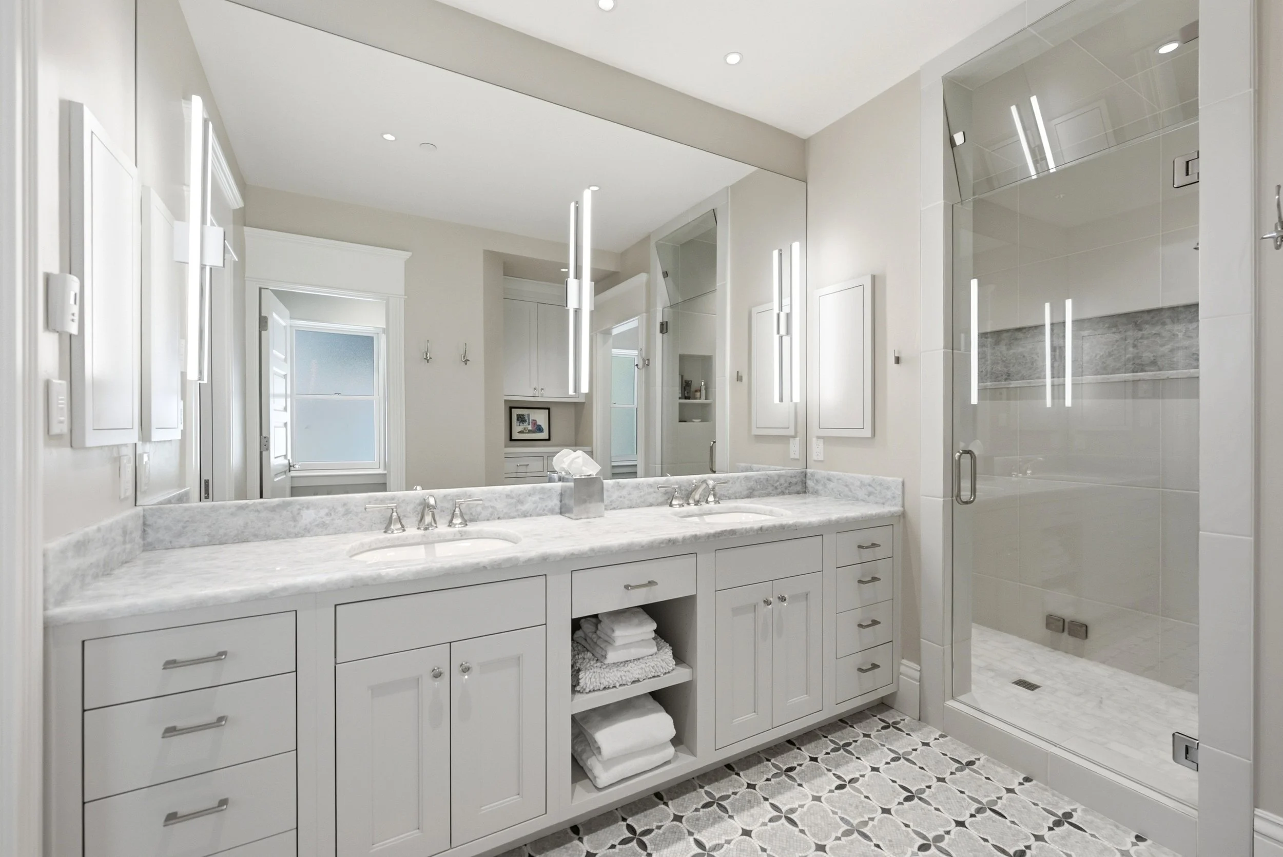 24 - 733 Woodside.jpg