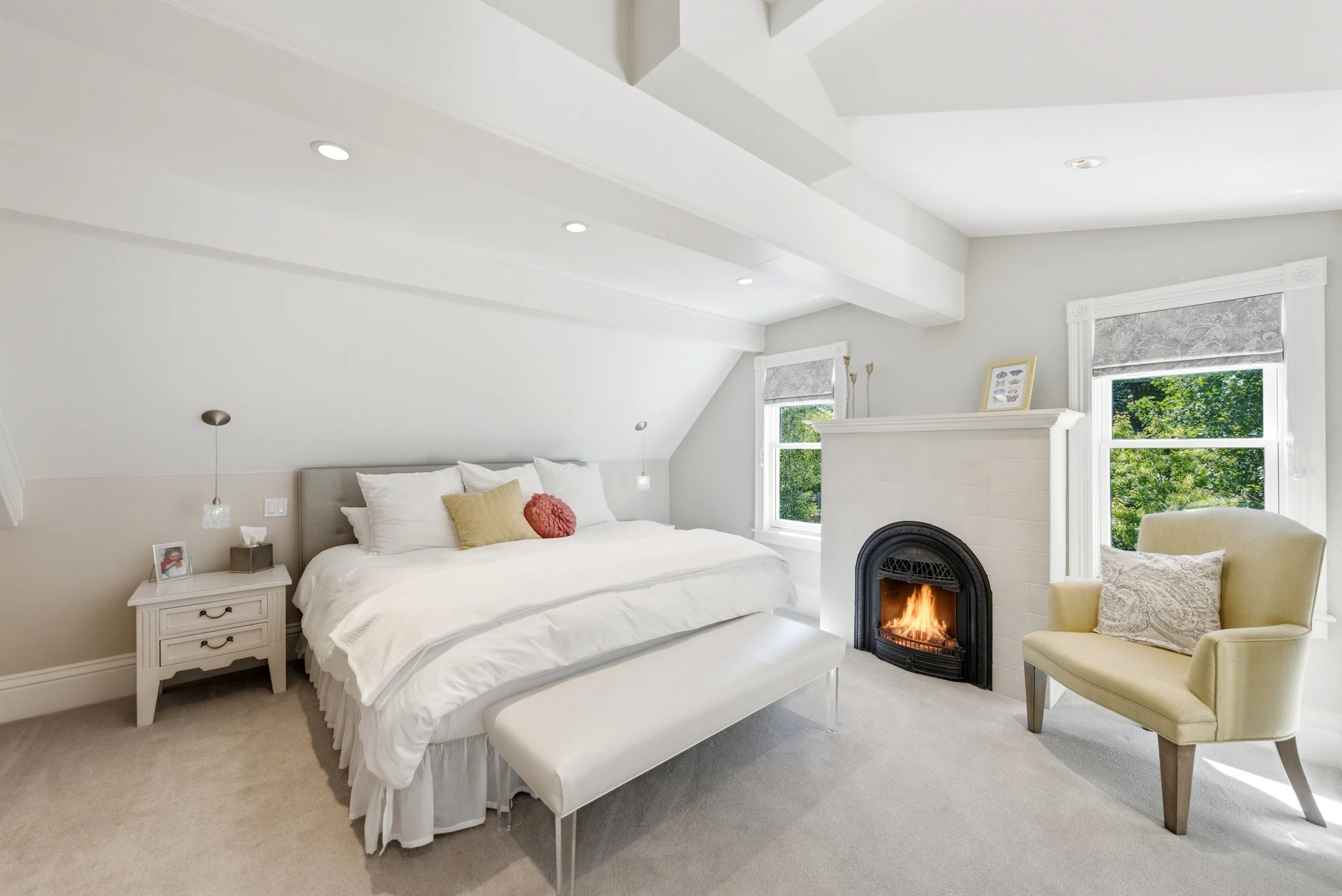 32 - 733 Woodside.jpg