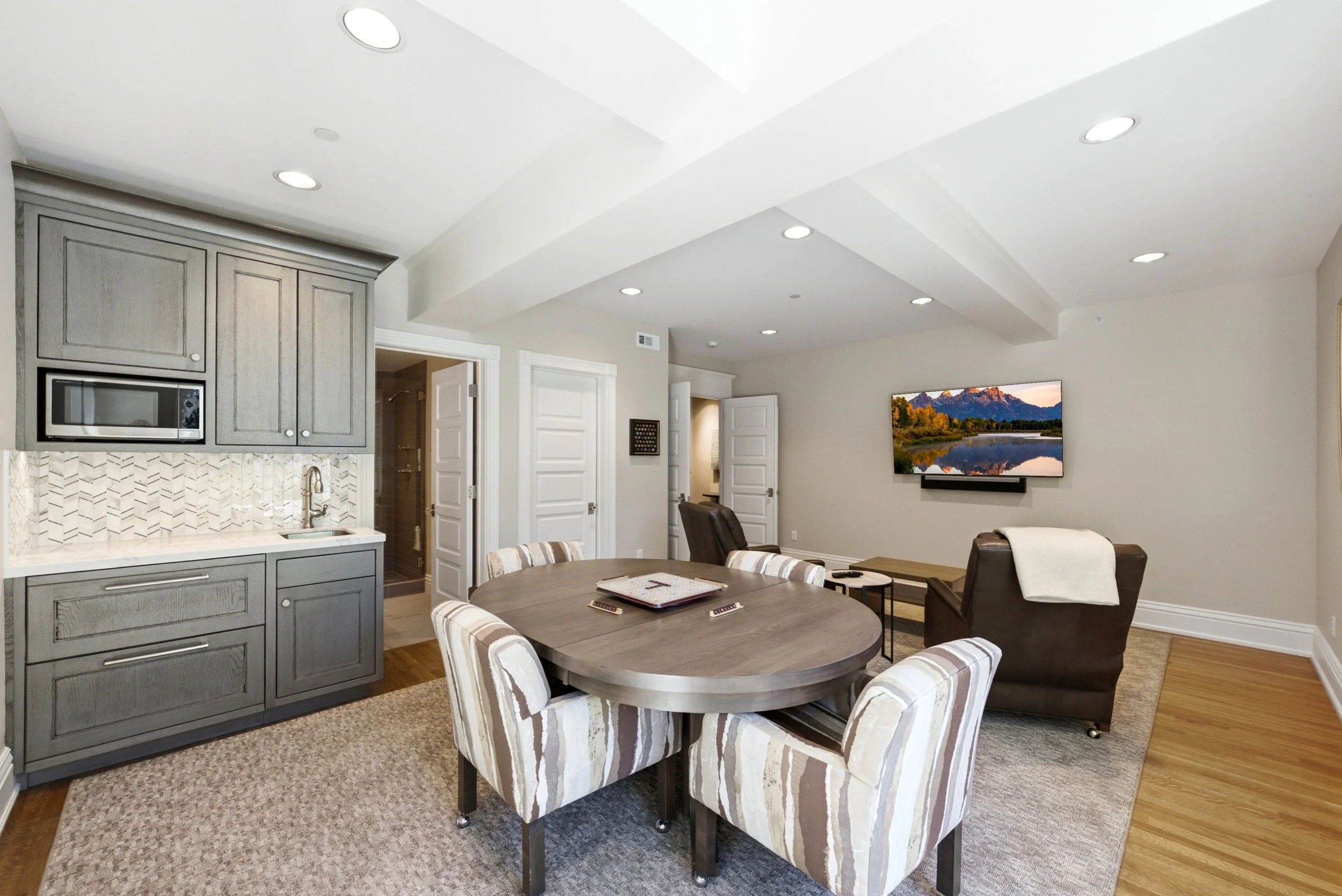 46 - 733 Woodside.jpg