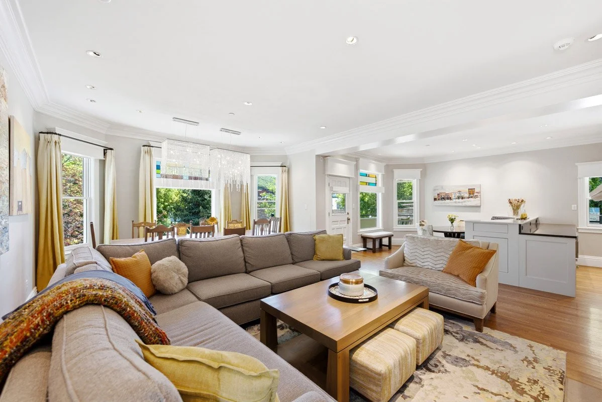 11 - 733 Woodside.jpg