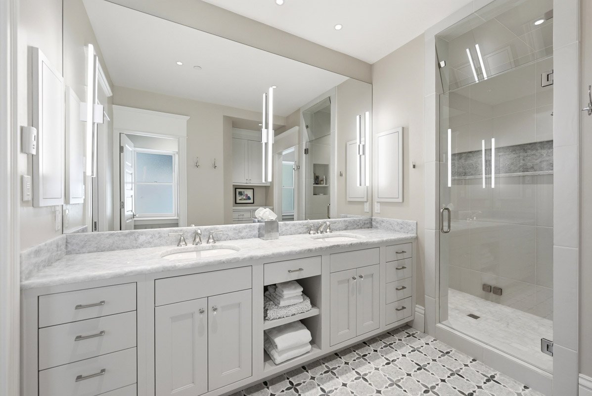 24 - 733 Woodside.jpg