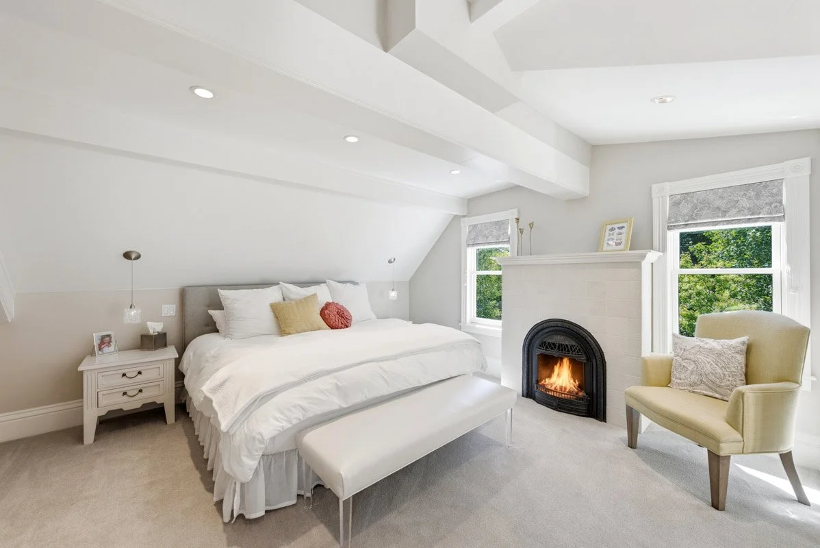 32 - 733 Woodside.jpg