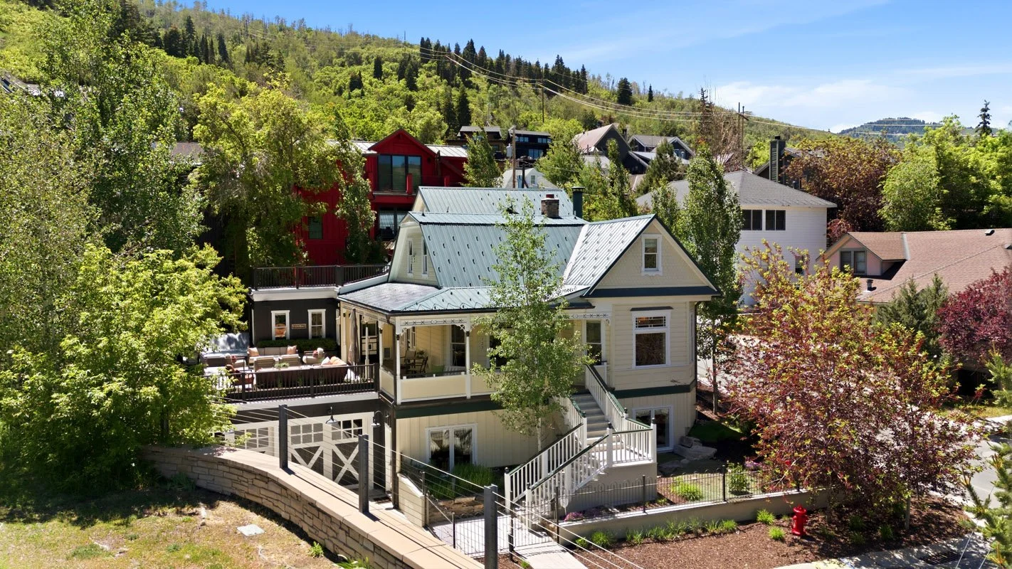 62 - 733 Woodside.jpg