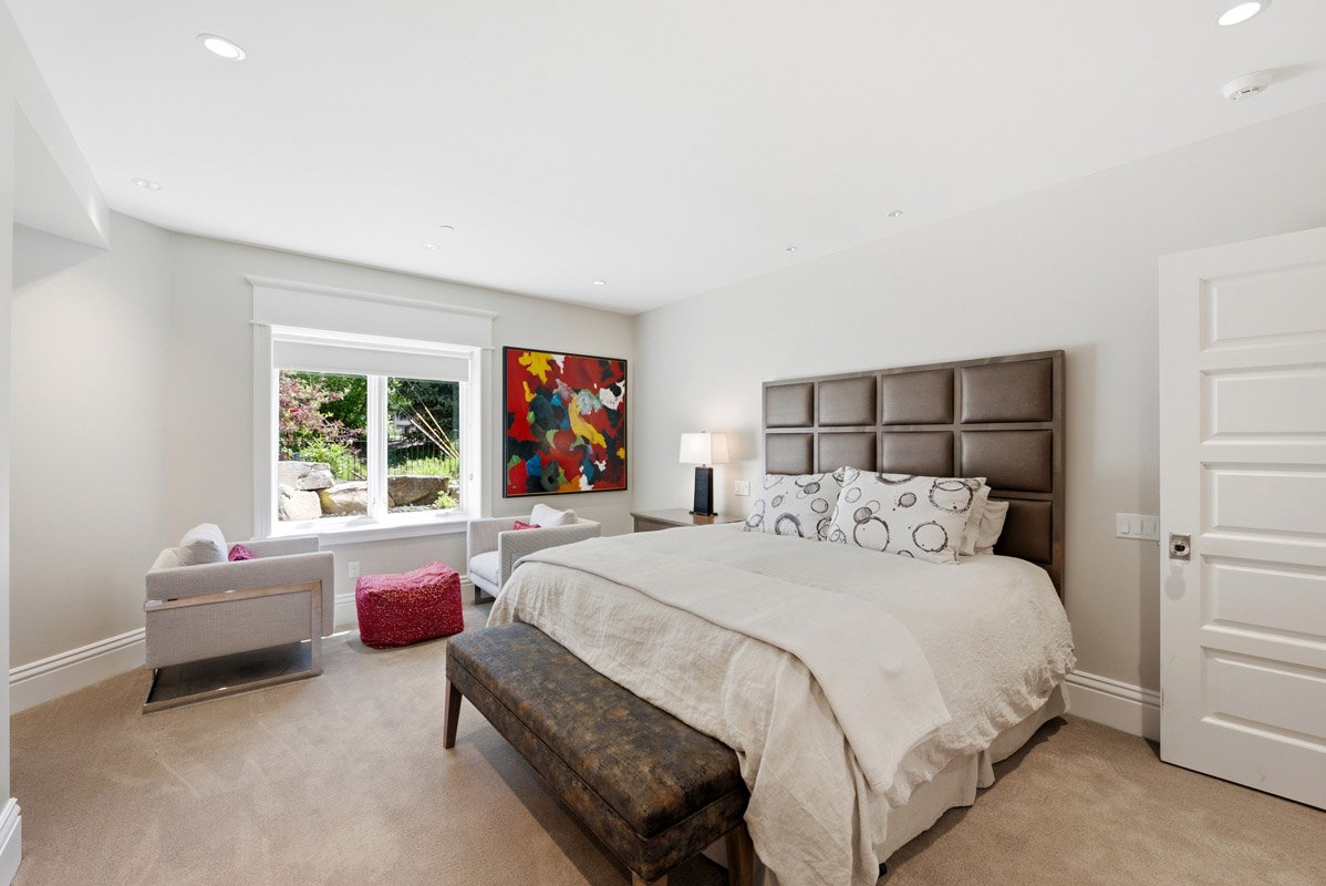 53 - 733 Woodside.jpg