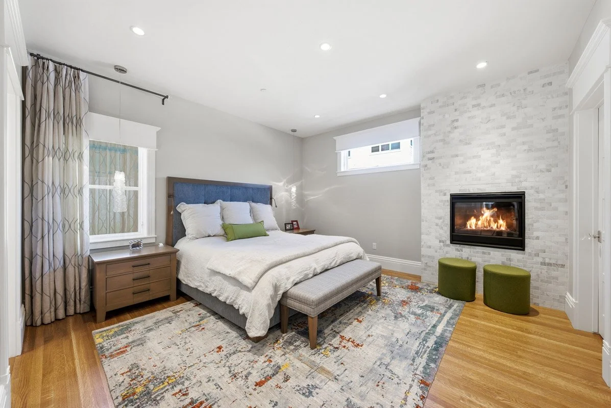 23 - 733 Woodside.jpg