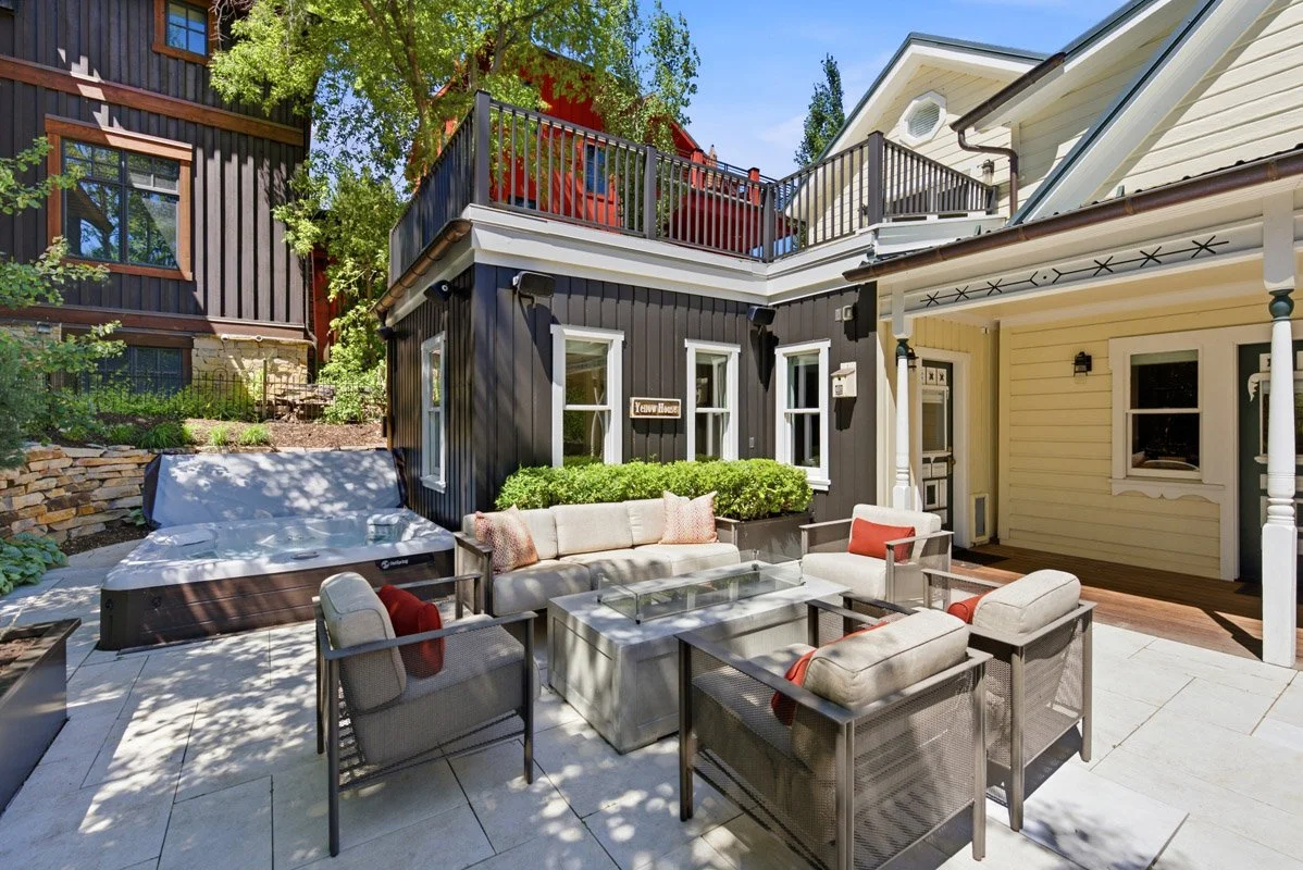 21 - 733 Woodside.jpg