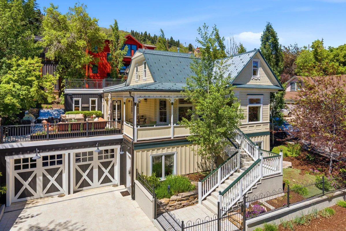 1 - 733 Woodside.jpg