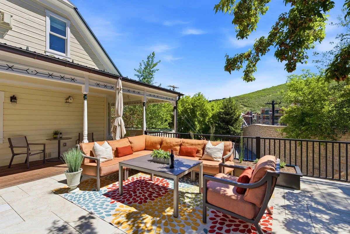 22 - 733 Woodside.jpg