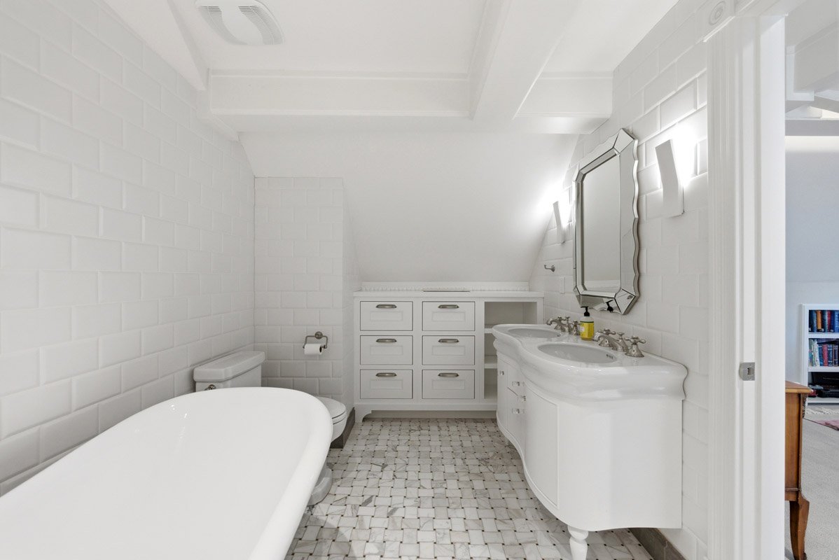 37 - 733 Woodside.jpg