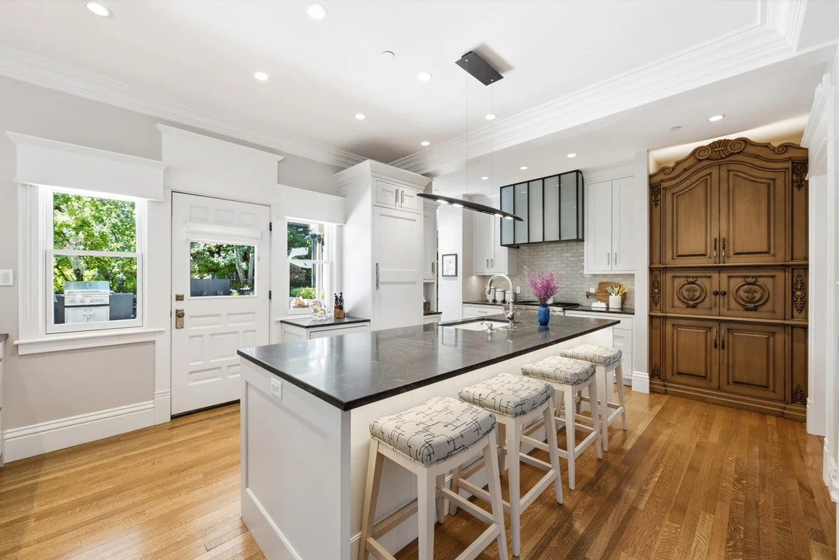 17 - 733 Woodside.jpg
