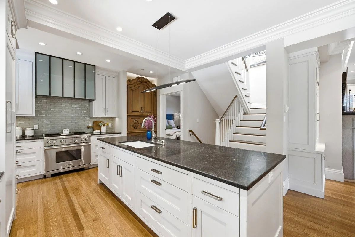 15 - 733 Woodside.jpg