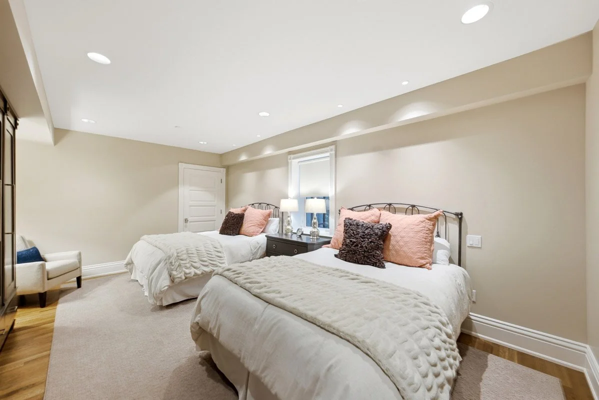 49 - 733 Woodside.jpg
