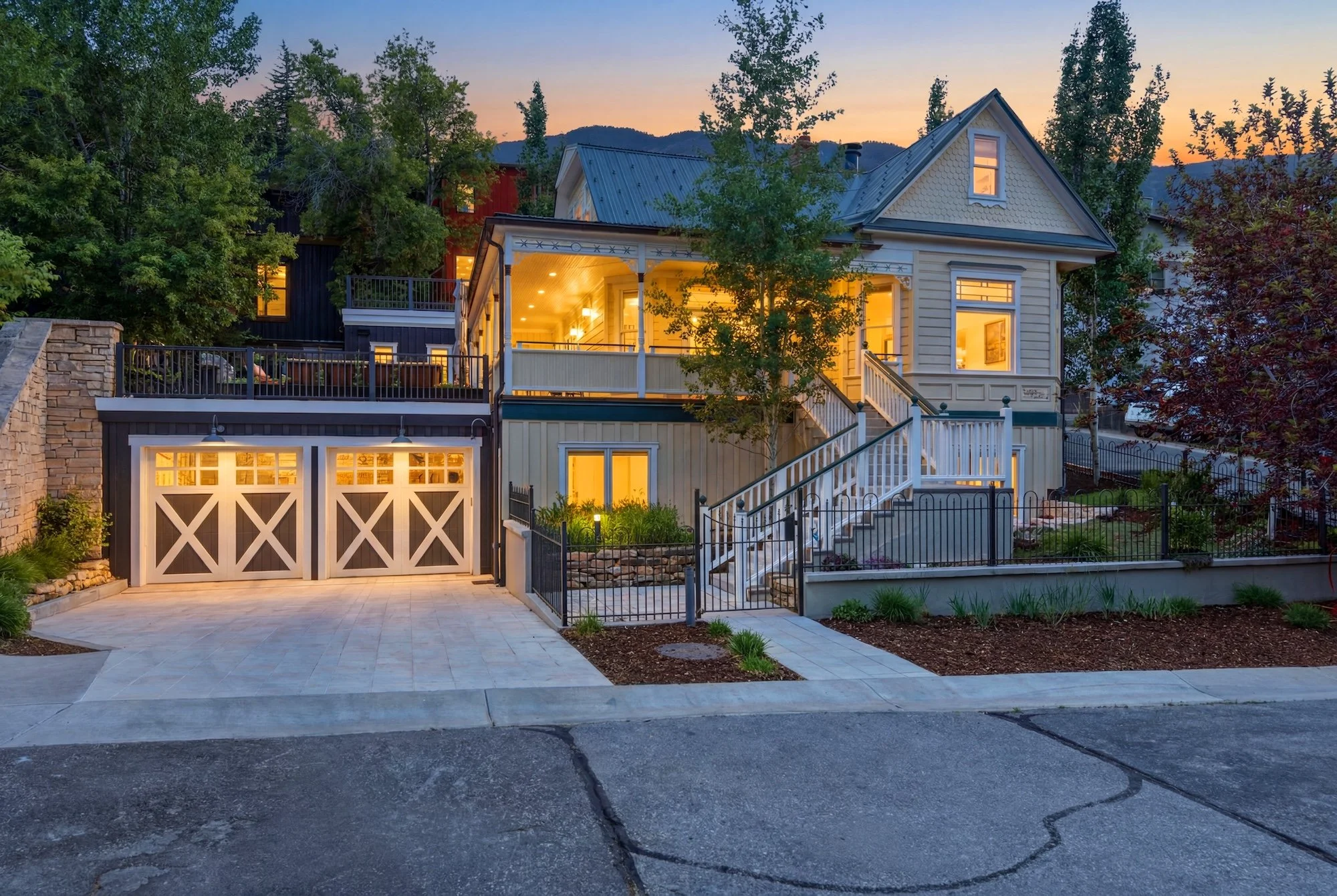63 - 733 Woodside.jpg