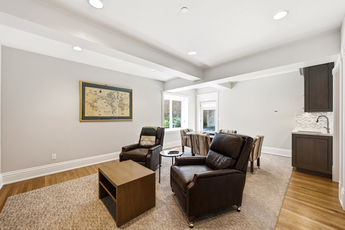 47 - 733 Woodside.jpg