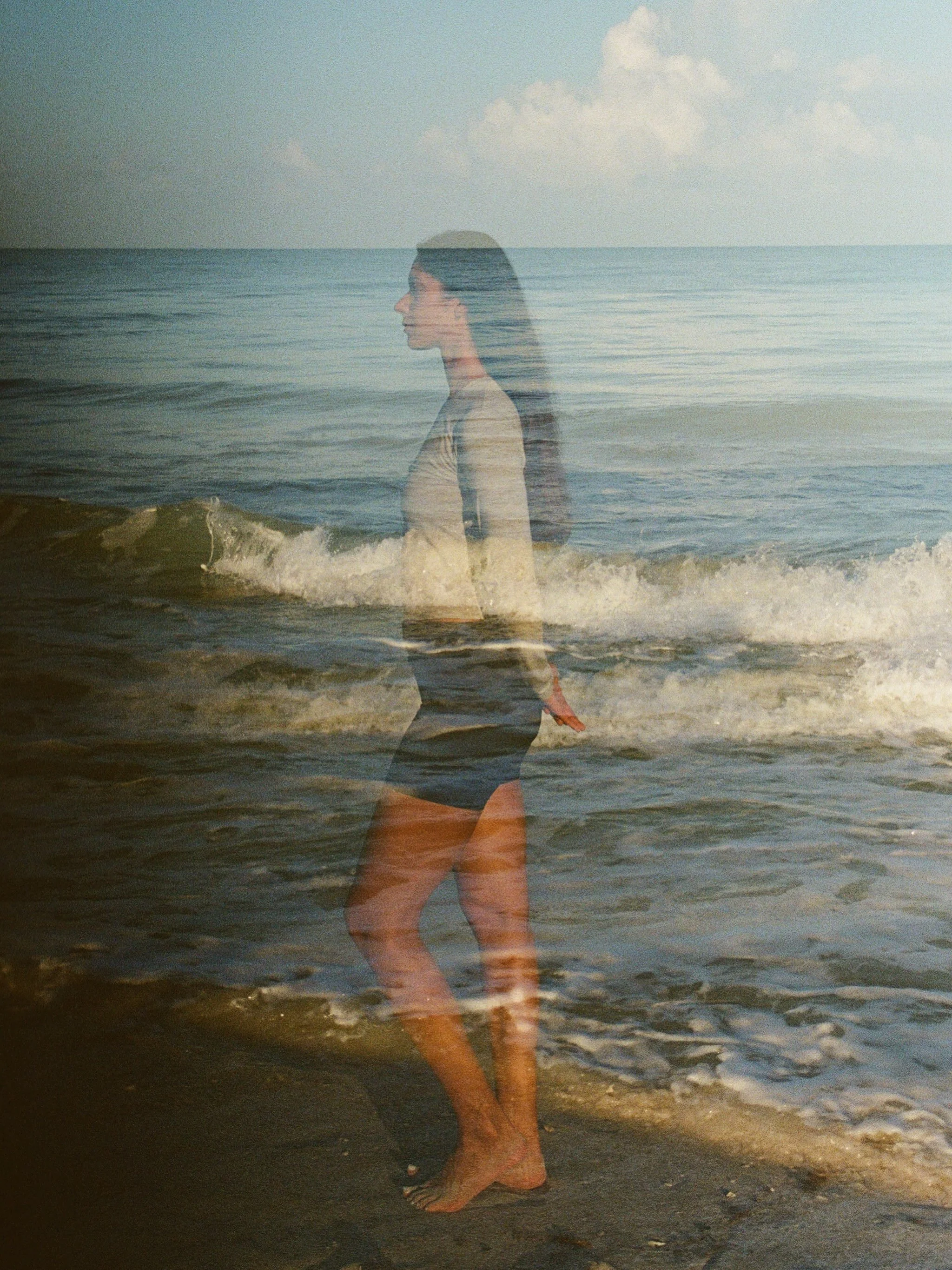 Branding shoot on 35mm film for @sowellsocial
🌞
#naplesfloridaphotographer #filmphotographer #35mmfilmphotographer #shootfilm #naplesflorida 
@onarollfilmlab