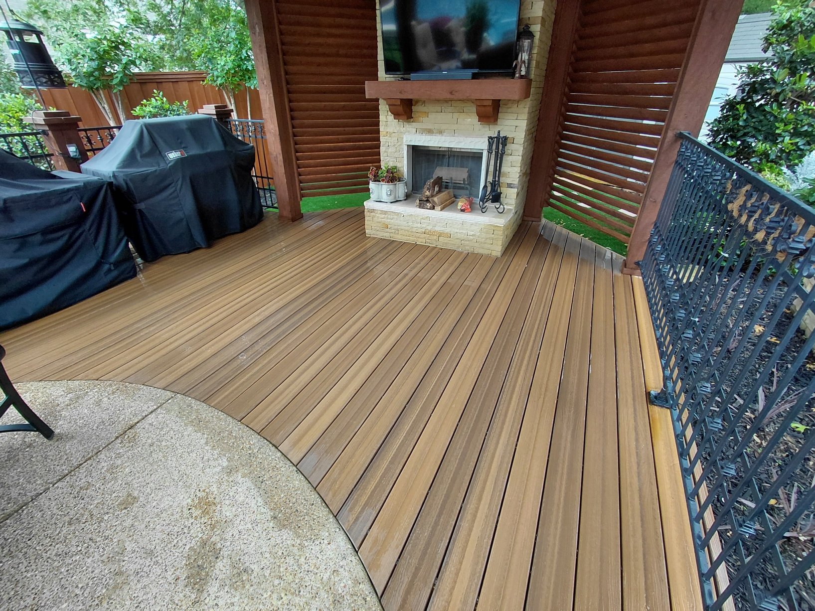 Wood alternative decks require special cleaning methods - this one in Grapevine looks brand new again.