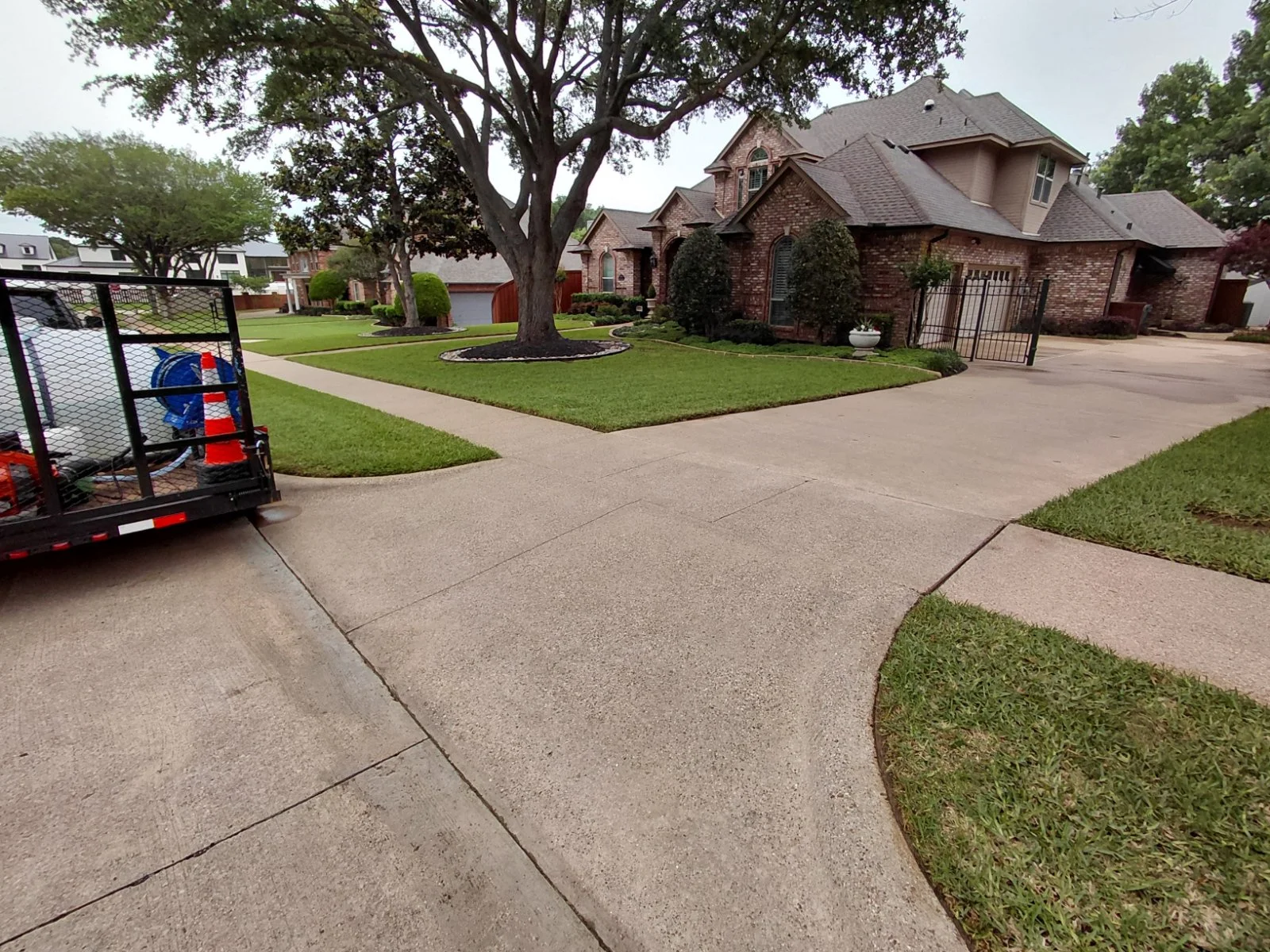 Image of cleaned long residential driveway in Grapevine immediately after cleaning.