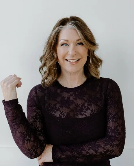 Tracie, owner and hair stylist at Itsa Salon hair salon and spa in Puyallup WA