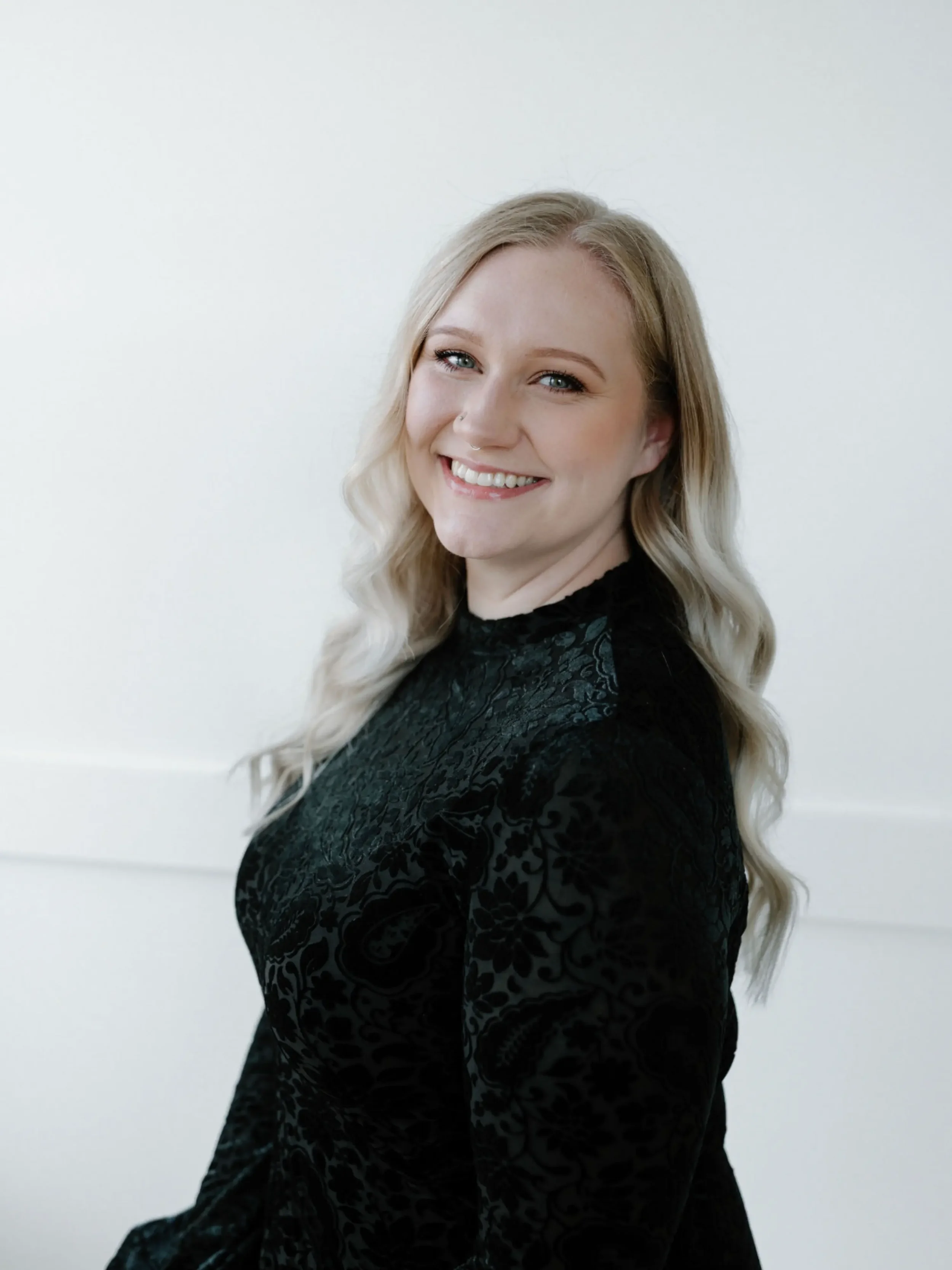 Shay, hair stylist at Itsa Salon in Puyallup WA