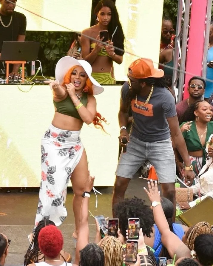 Throwback to when I was running on 2 hours of sleep and fully convinced there was a mic in my hand as I performed. 🎤😴 And @skinnyfabulous ain&rsquo;t tell me nothing #AMJamboree #newyork