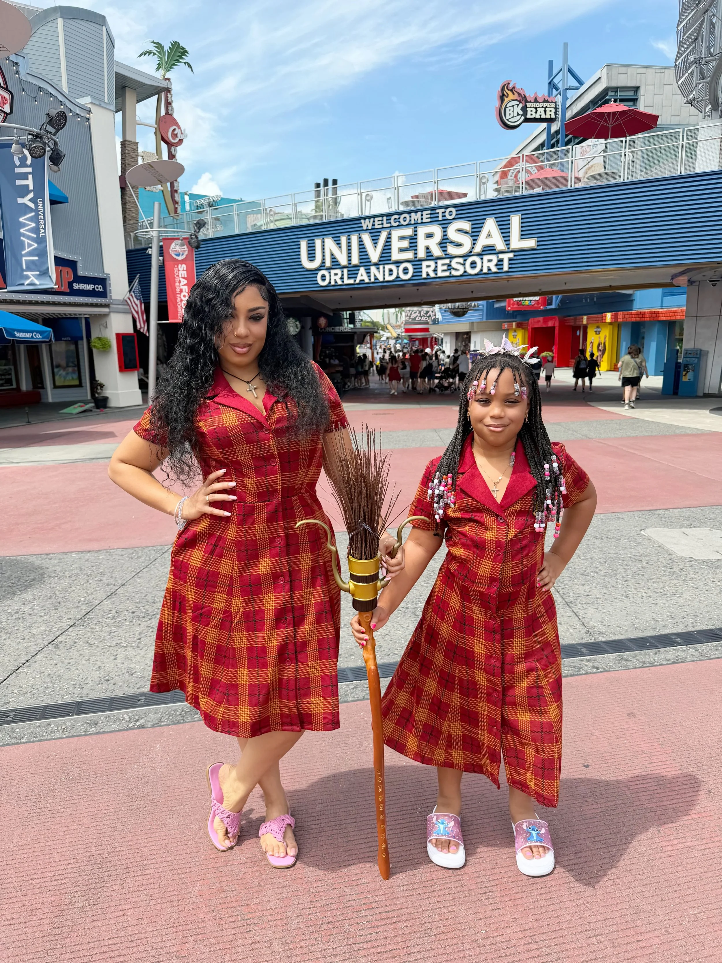 Now that&rsquo;s how ya Touch down in the Universal Studios Harry Potter Style! 😂Baby Girls Surprise Trip!

#jadel #harrypotter #universalstudio #magic #orlando