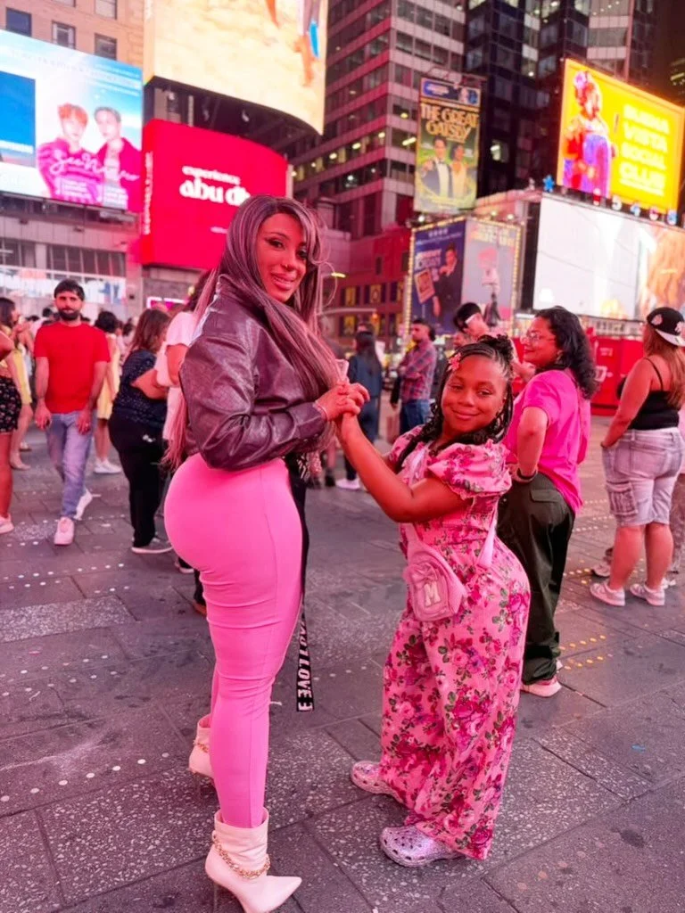 Making those Memories and Balancing because we all know how it is when School Season and Soca Season returns!❤️❤️❤️

#jadel #newyork #vacation #timesquare #pink