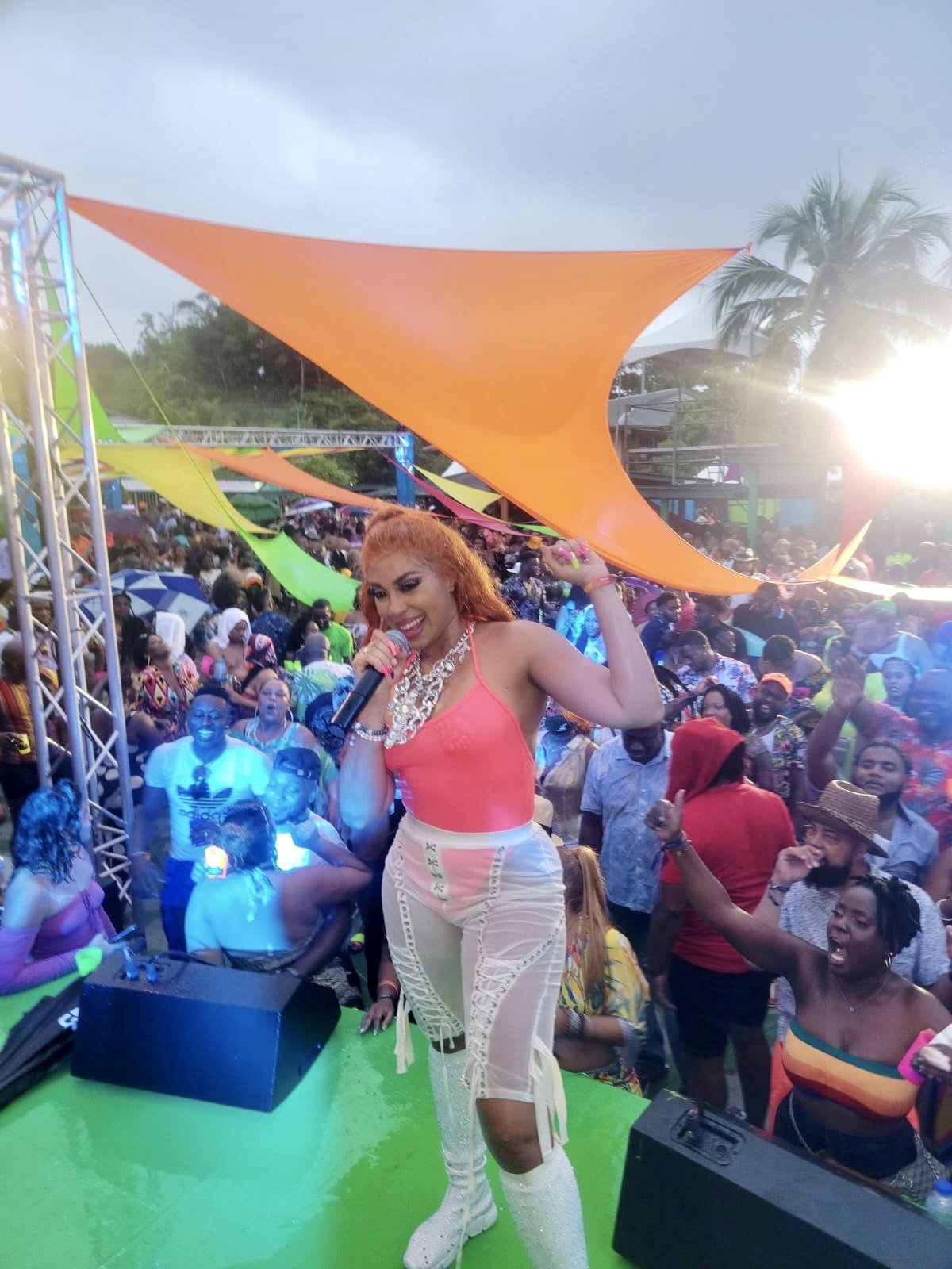 Jadel performing at Khari People 2022
