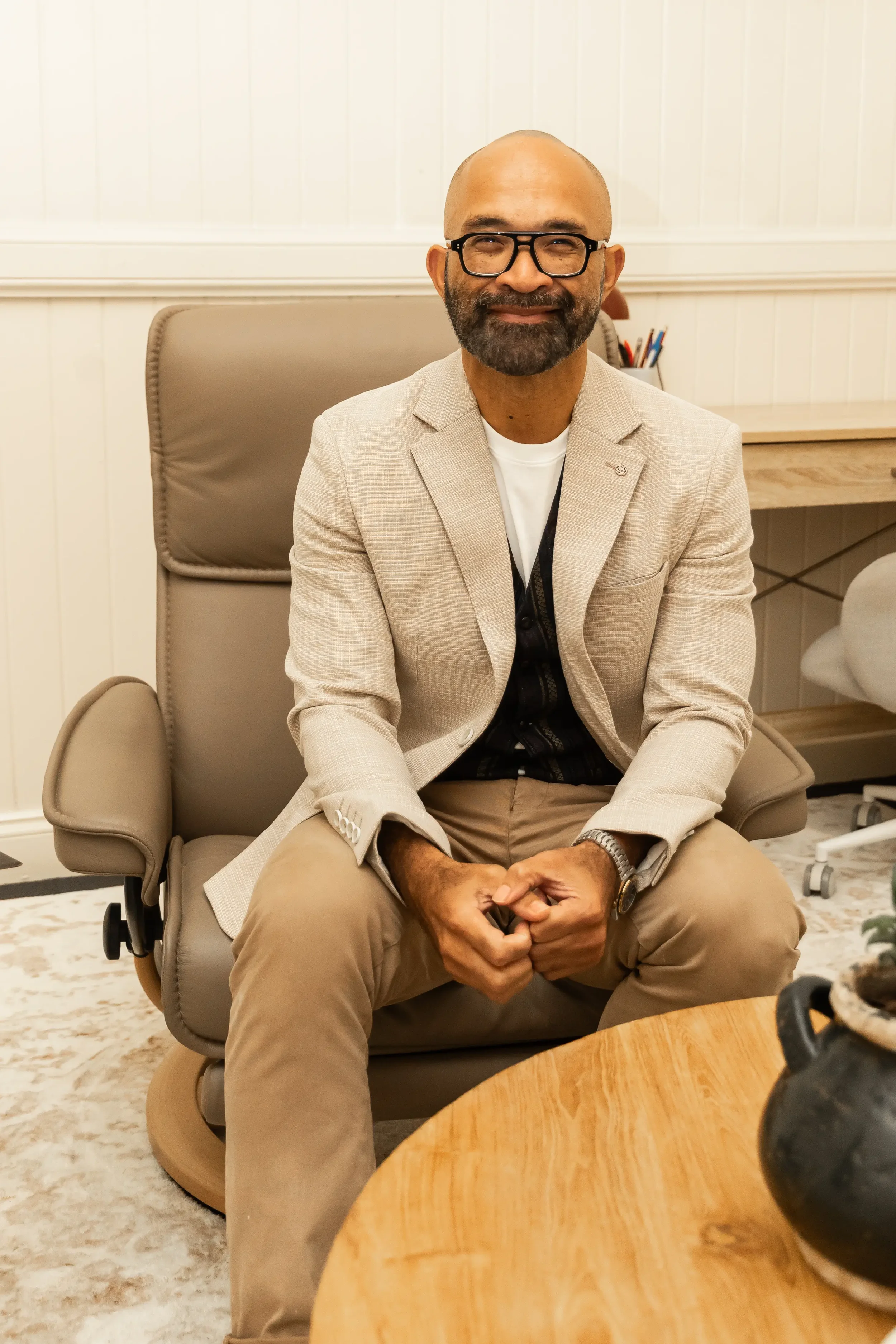 Men's Mental Health - Mos is a Psychologist at Osmosis Psychology, providing evidence-based trauma and EMDR therapy for men, professionals, WorkCover, NDIS in Paddington, Brisbane, Bardon, Milton, Red Hill, Auchenflower, Kelvin Grove, Petrie Terrace.