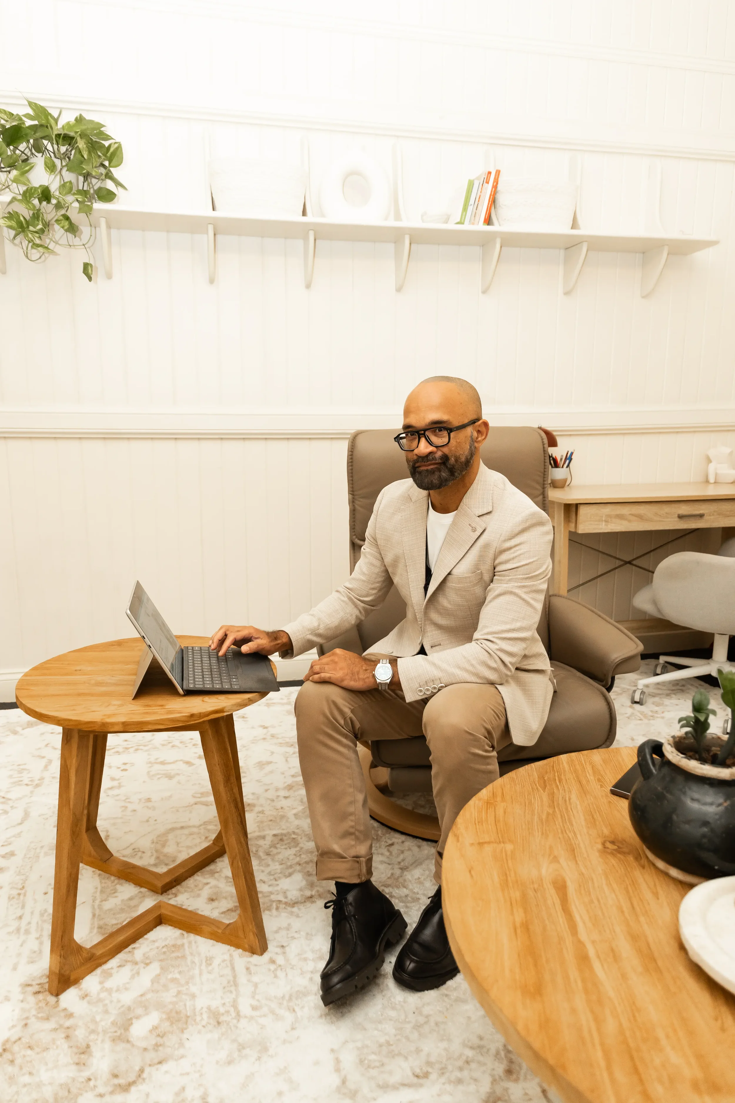 Mos Uluicicia, Registered Psychologist at Osmosis Psychology, providing evidence-based trauma and EMDR therapy for men, professionals, WorkCover, NDIS in Paddington, Brisbane, Bardon, Milton, Red Hill, Auchenflower, Kelvin Grove, Petrie Terrace.