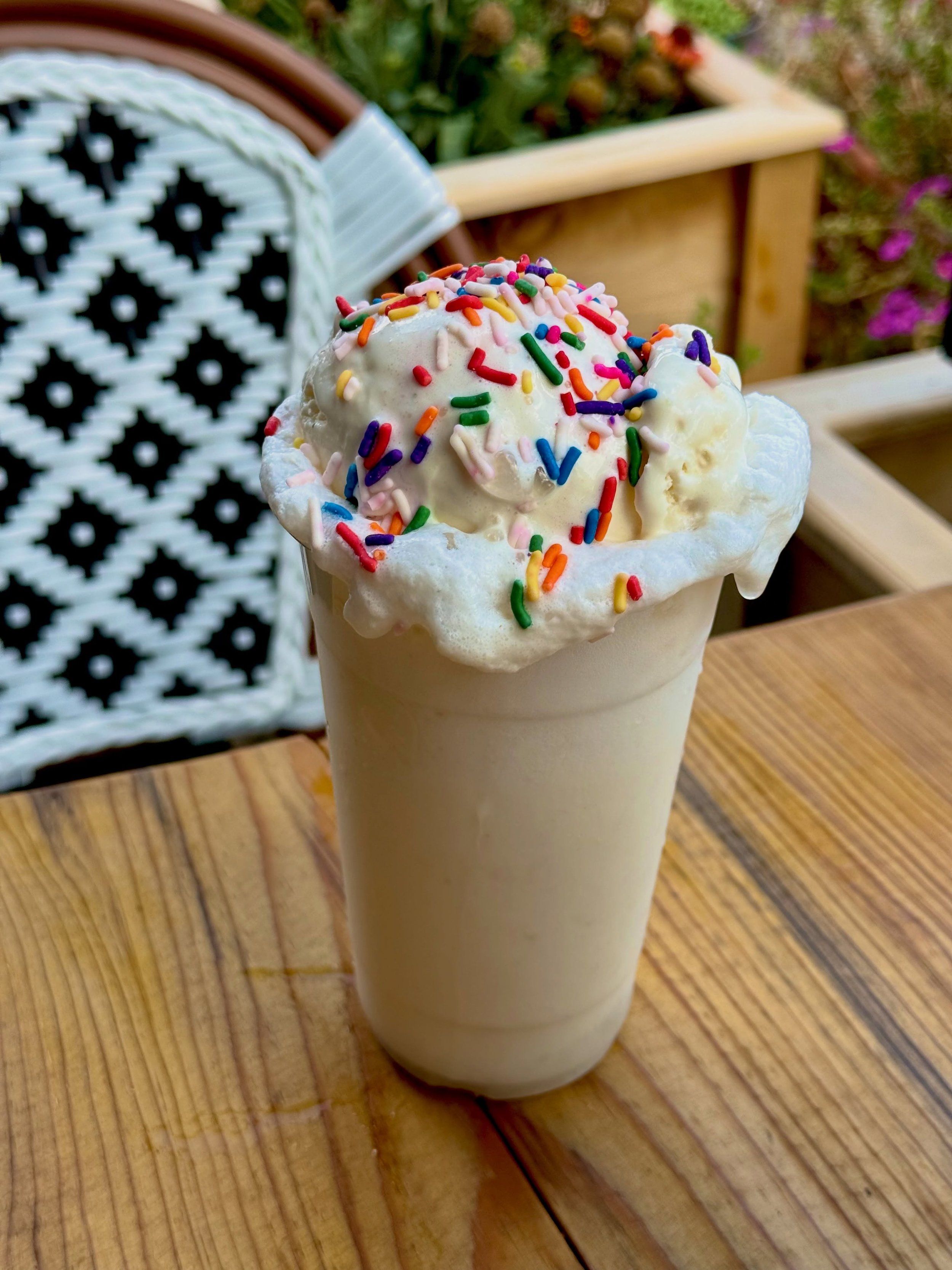 Float Friday! 
More than just ice cream - we have root beer floats and smoothies too!