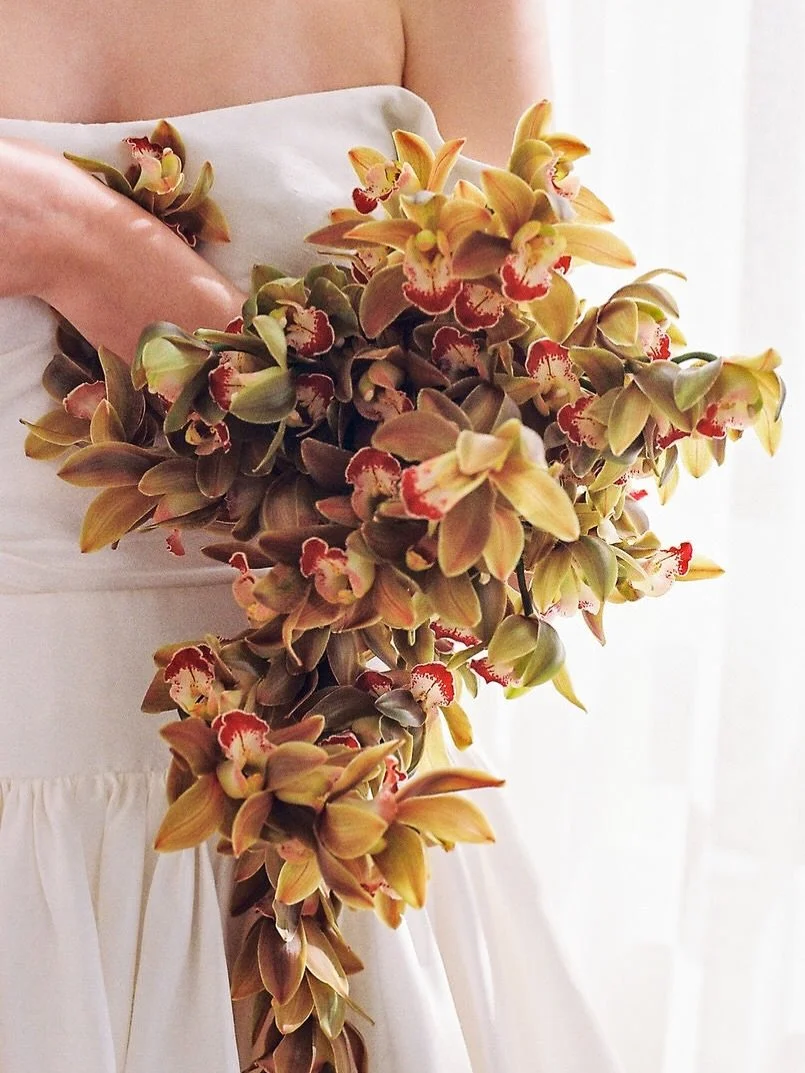 Wear your bouquet&hellip;.
An armful of wired orchid blooms, twisted and shaped into the perfect floral accessory. 
For @togetherjournal  @greta.kenyon 
With @penton.andco @bohdan.diamonds @lvr_bridal @heracouture @redeleven_models 

You can see the 