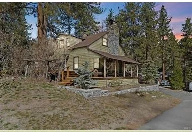 1600 Sycamore, Wrightwood
⭐475,000⭐
3 beds 2 bath 1,600sq ft.
Historic Logsdon Estate cabin
Mountain charm with modern updates
2 Car Garage 🚗🚗
